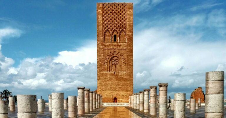 Vue de la Tour Hassan à Rabat, Maroc, minaret inachevé du XIIe siècle